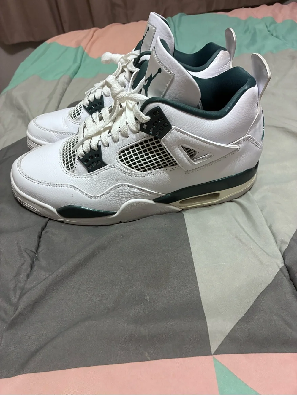 Jordan Men's White and Teal Retro Basketball Sneakers